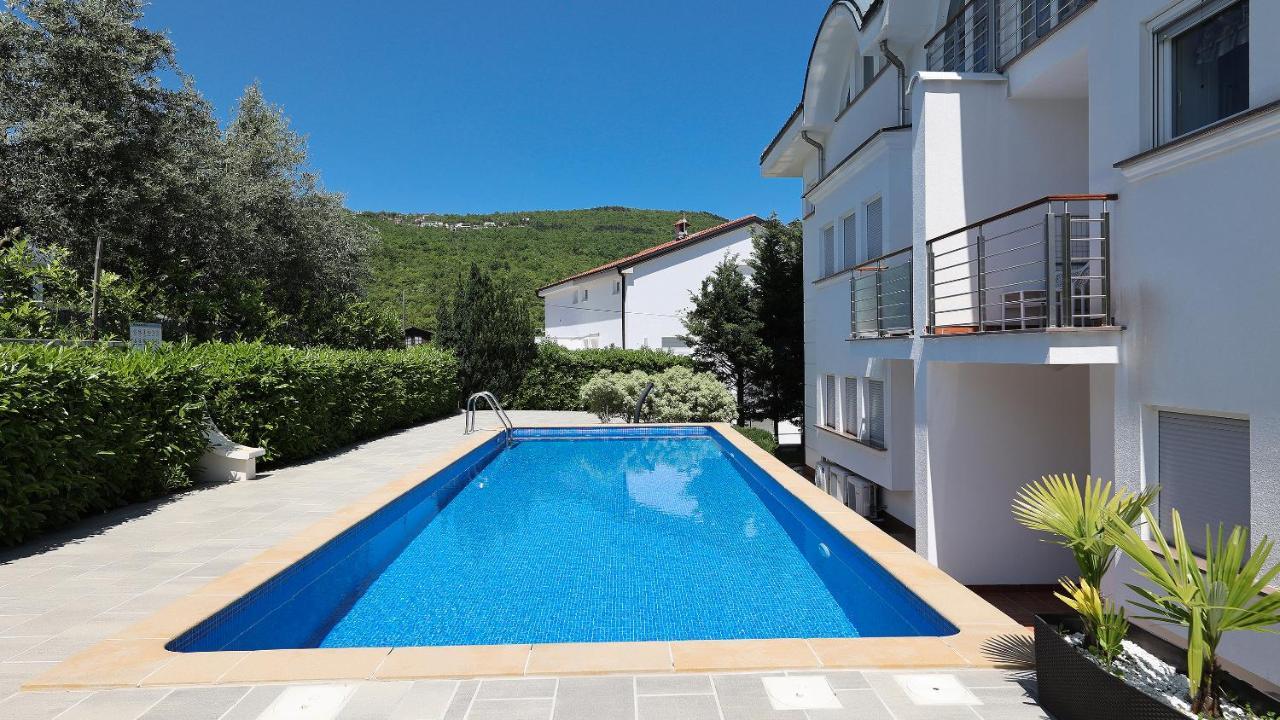 Sea View Apartment In Ičići Esterno foto