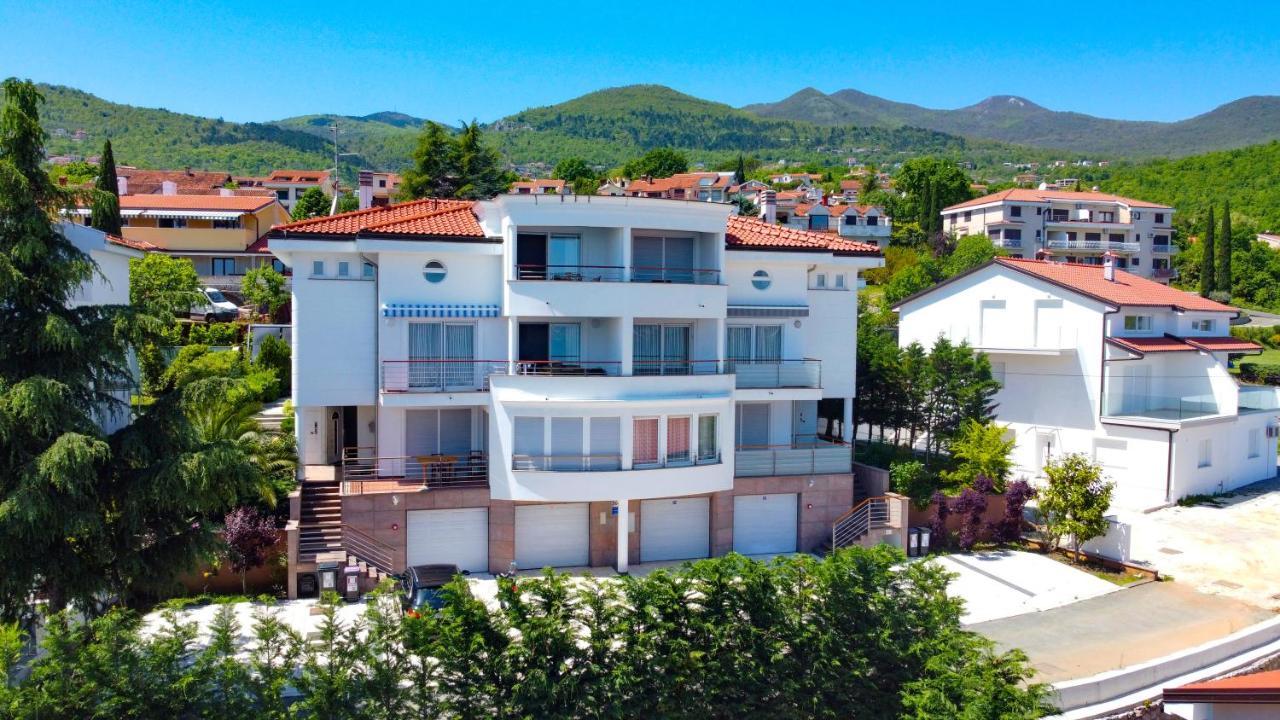Sea View Apartment In Ičići Esterno foto