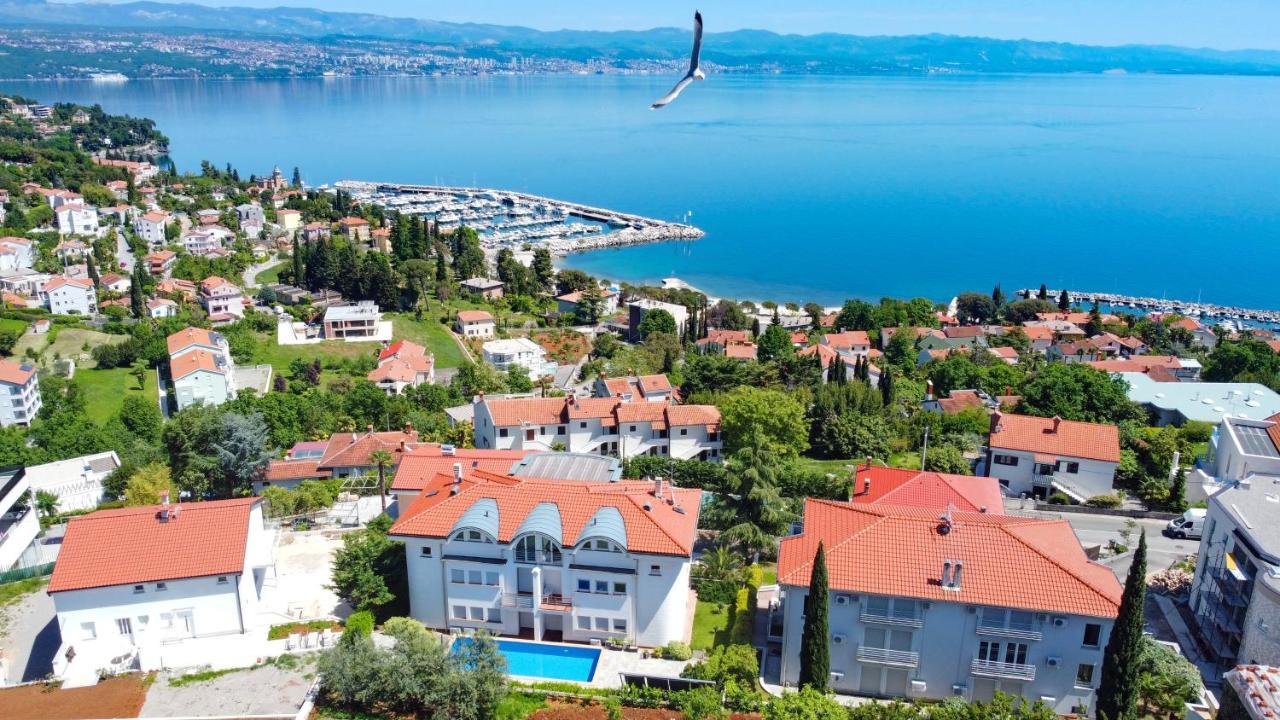 Sea View Apartment In Ičići Esterno foto