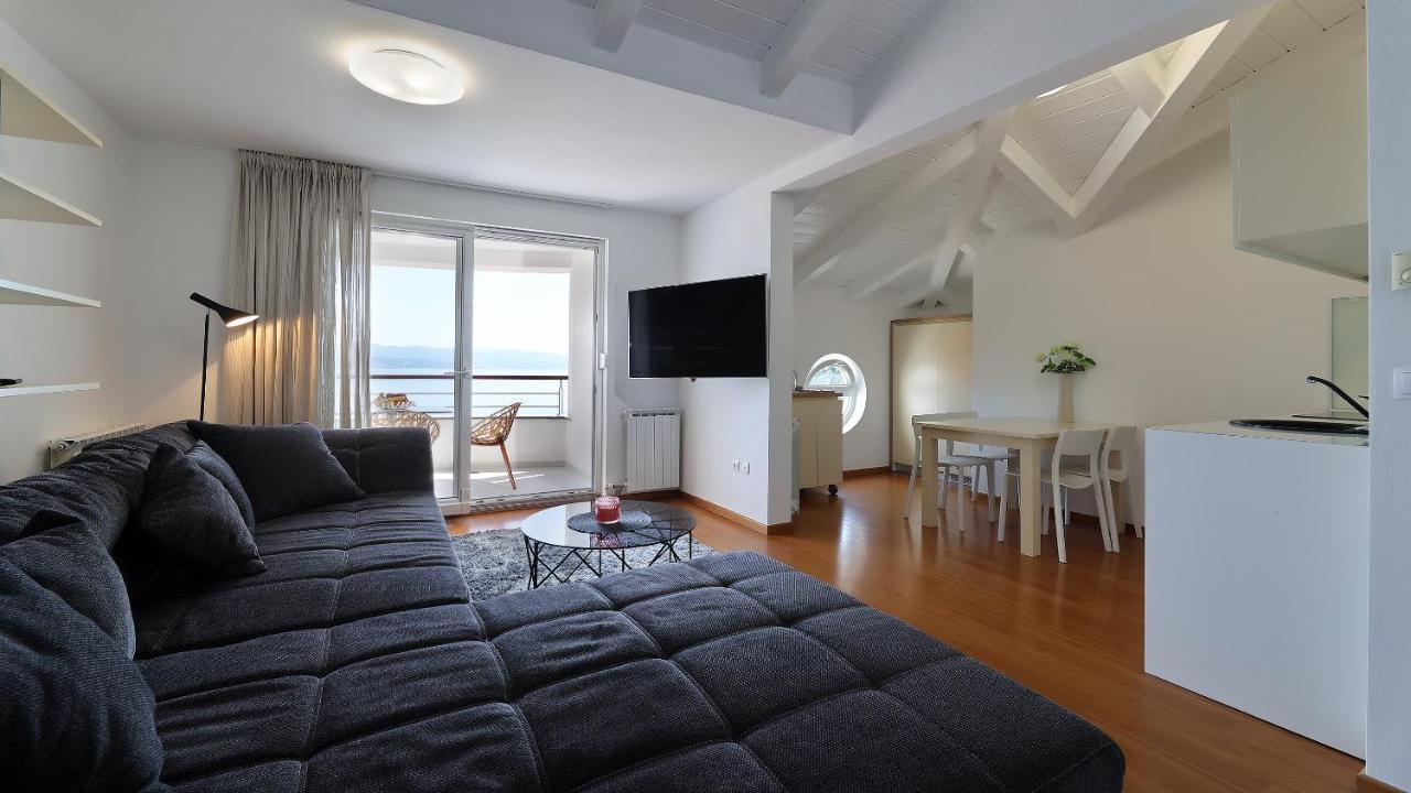 Sea View Apartment In Ičići Esterno foto