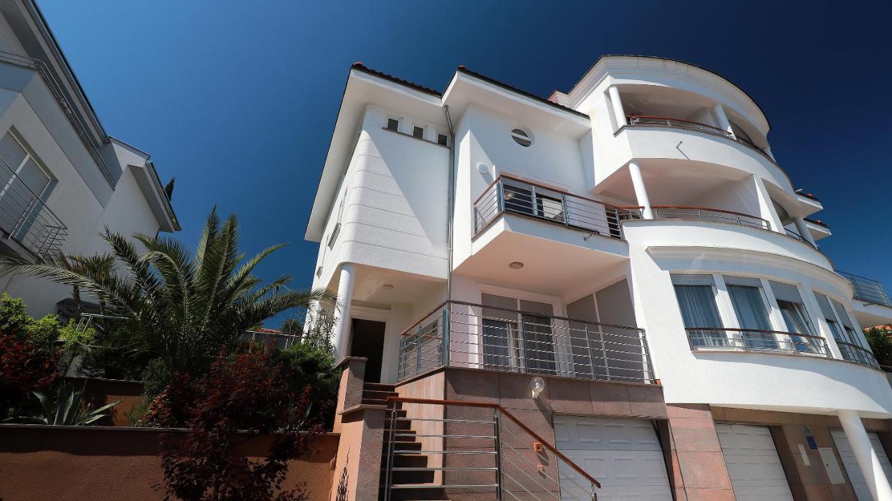 Sea View Apartment In Ičići Esterno foto