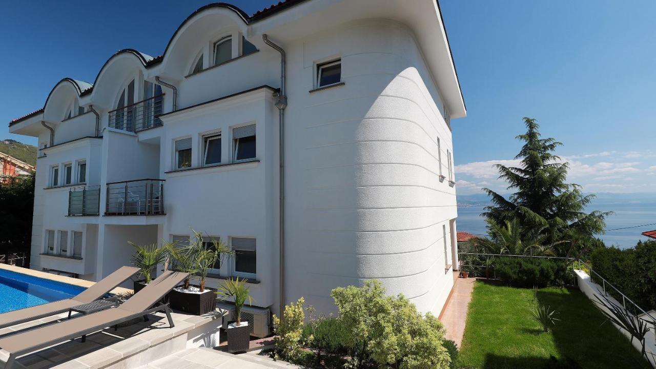 Sea View Apartment In Ičići Esterno foto