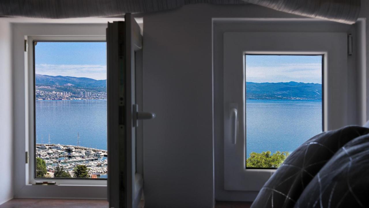 Sea View Apartment In Ičići Esterno foto