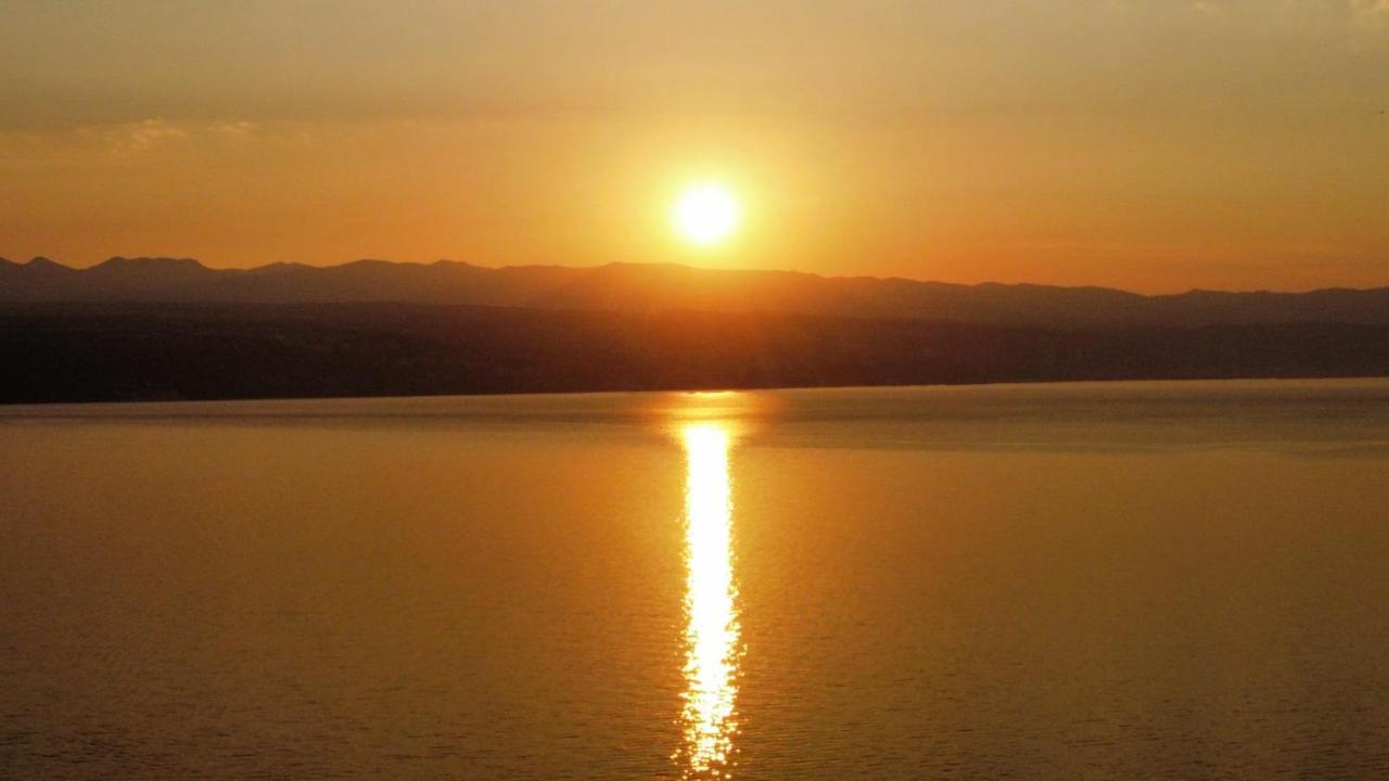 Sea View Apartment In Ičići Esterno foto