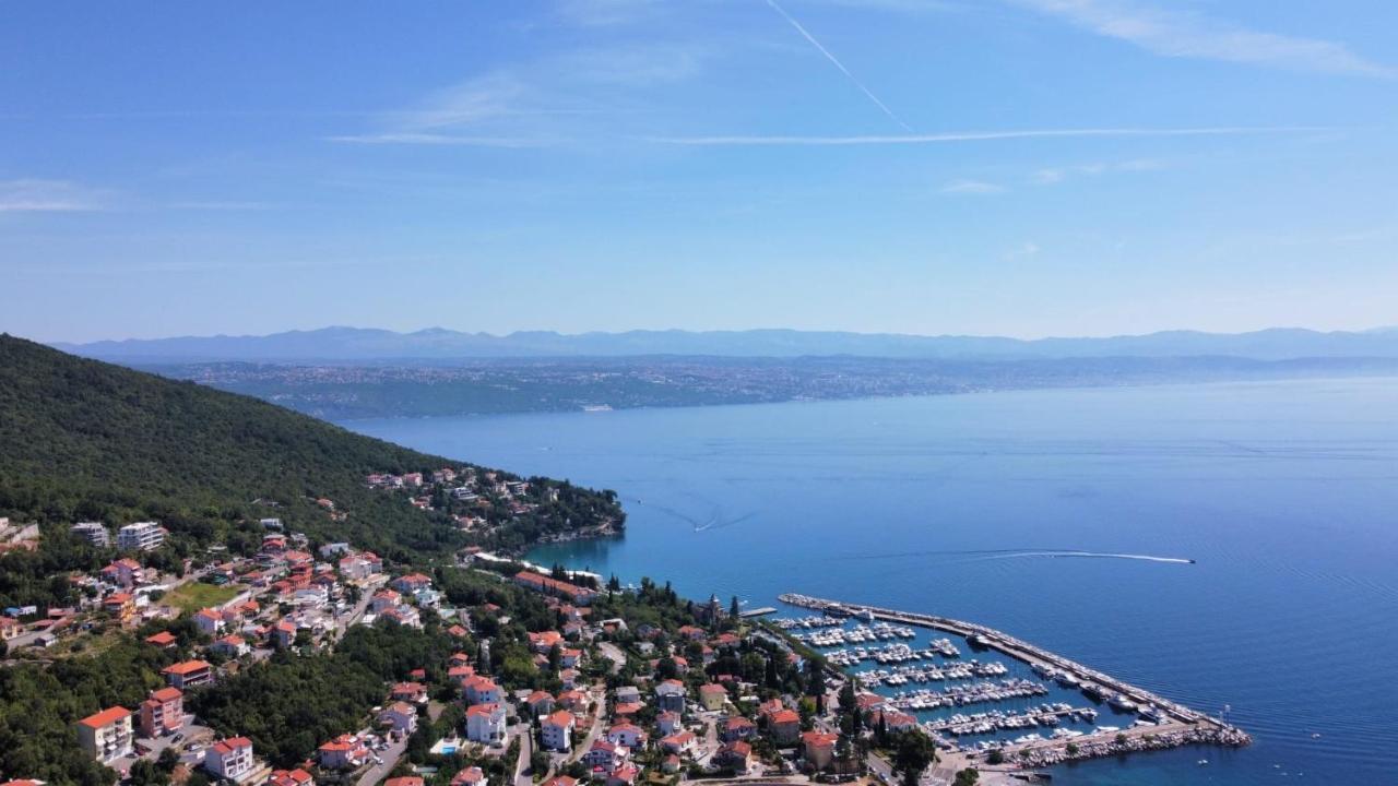 Sea View Apartment In Ičići Esterno foto