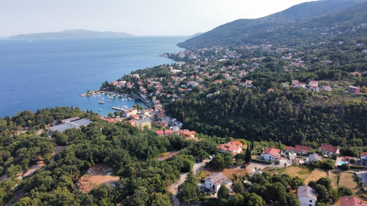 Sea View Apartment In Ičići Esterno foto